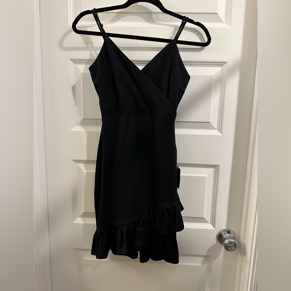 New With Tags Lulus mini cocktail dress with ruffled bottom
